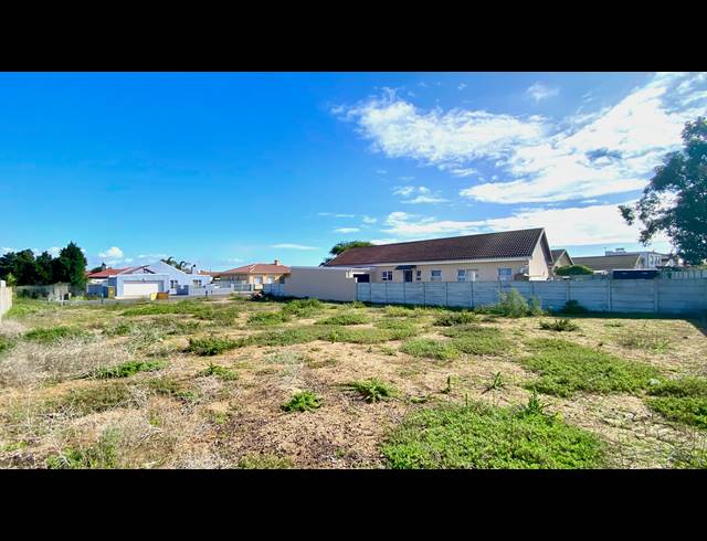 569M² VACANT LAND FOR SALE IN PORT OWEN